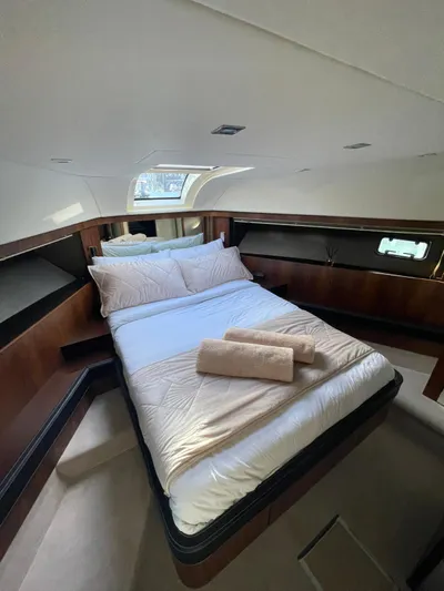  Yacht Photos Pics Fairline Squadron 58 - Fore cabin 1