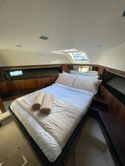  Yacht Photos Pics Fairline Squadron 58 - Fore cabin 2