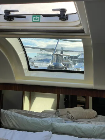 Yacht Photos Pics Fairline Squadron 58 - Fore cabin skylight