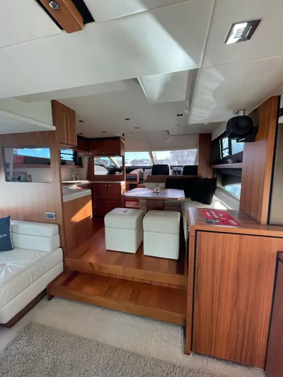  Yacht Photos Pics Fairline Squadron 58 - Dinette