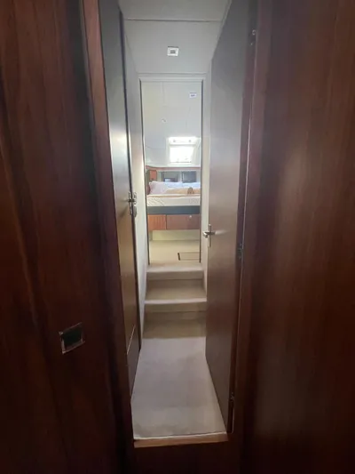  Yacht Photos Pics Fairline Squadron 58 - Fore cabin