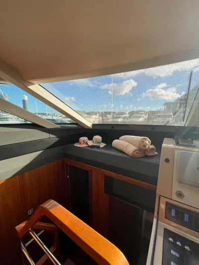  Yacht Photos Pics Fairline Squadron 58 - Stairs to the cabins