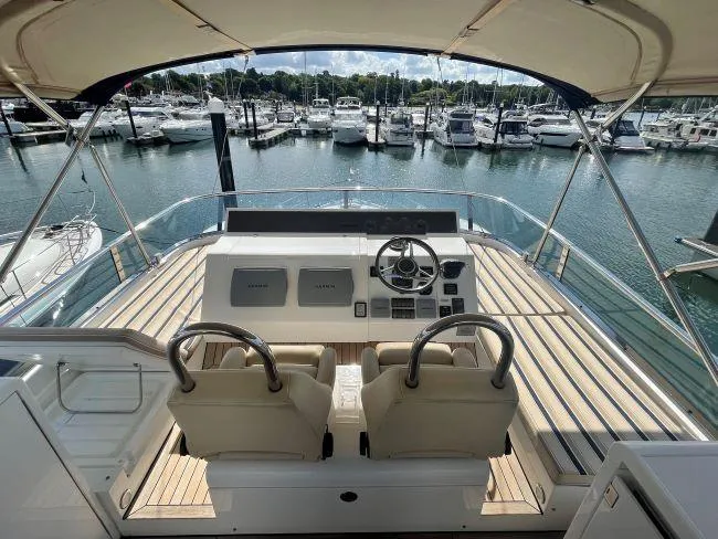 Yacht Photos Pics Fairline Squadron 58 - Flybridge helm