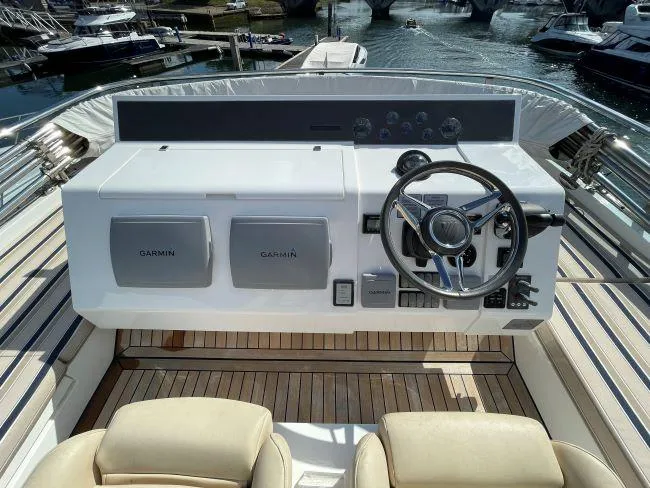  Yacht Photos Pics Fairline Squadron 58 - Flybridge helm dash