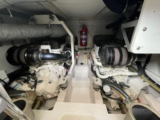  Yacht Photos Pics Fairline Squadron 58 - Engines