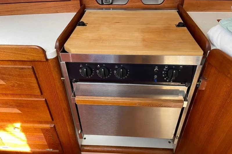 "snapdragon" Yacht Photos Pics Stainless steel marine stove in a Tartan 4100 yacht kitchen, 1999 model.