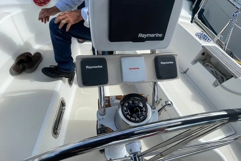 "snapdragon" Yacht Photos Pics Cockpit of 1999 Tartan 4100 sailboat with Raymarine navigation equipment.