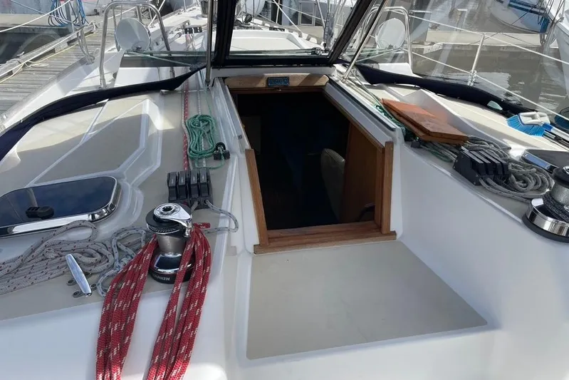 "snapdragon" Yacht Photos Pics Sailboat deck of 1999 Tartan 4100 with ropes and winches.