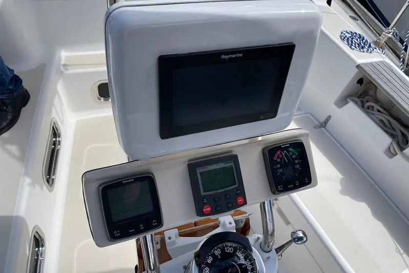 "snapdragon" Yacht Photos Pics Cockpit of 1999 Tartan 4100 sailboat with navigation instruments and compass.