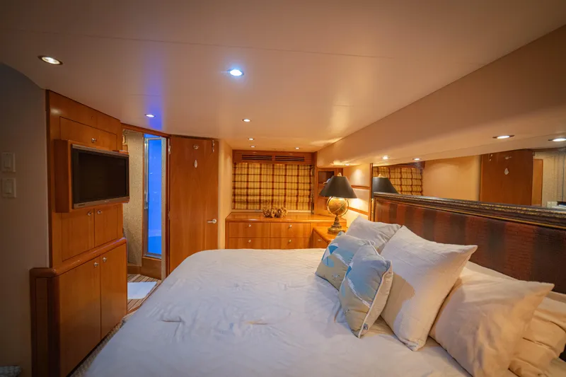 Marlin Clipper Yacht Photos Pics 2005 68' Hatteras Enclosed Bridge Marlin Clipper Master Stateroom