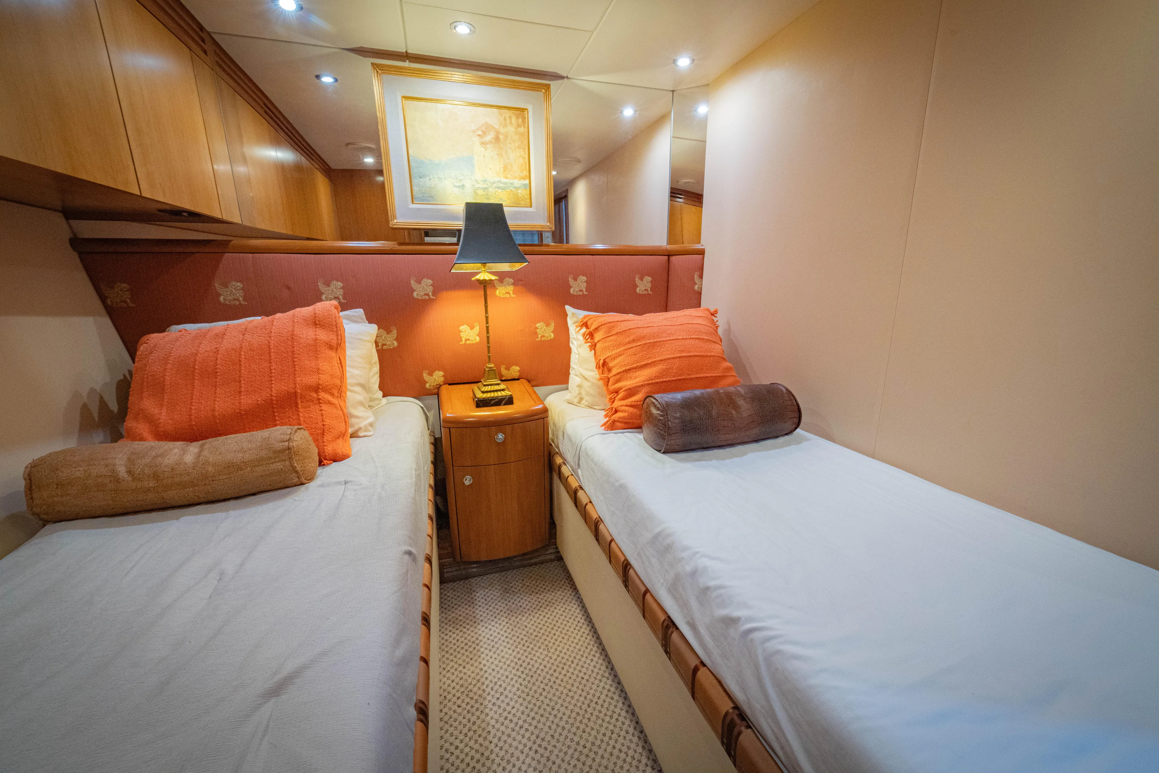 Marlin Clipper Yacht Photos Pics 2005 68' Hatteras Enclosed Bridge Marlin Clipper Guest Stateroom