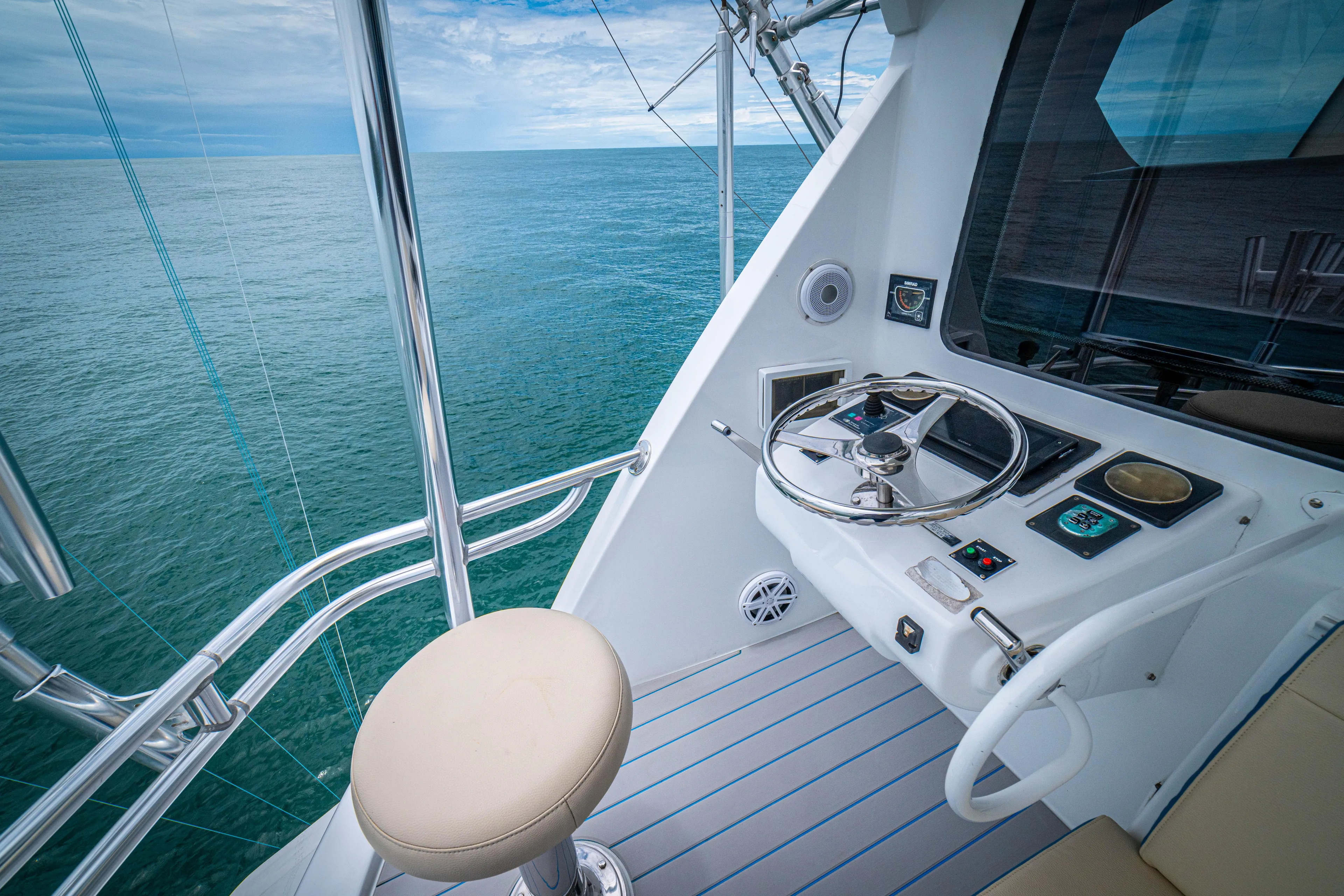 Marlin Clipper Yacht Photos Pics 2005 68' Hatteras Enclosed Bridge Marlin Clipper Outside Back Helm
