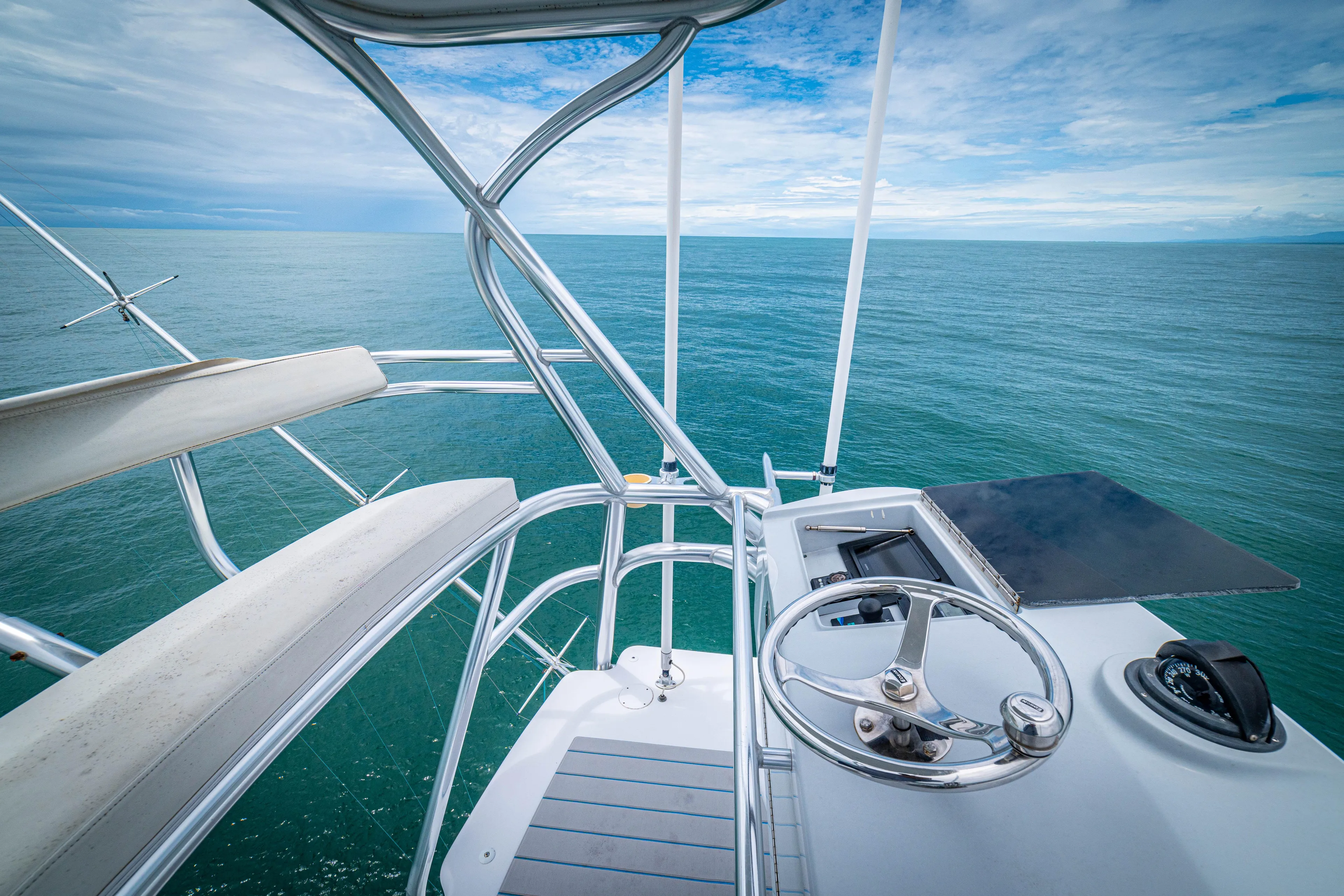 Marlin Clipper Yacht Photos Pics 2005 68' Hatteras Enclosed Bridge Marlin Clipper Upper Helm