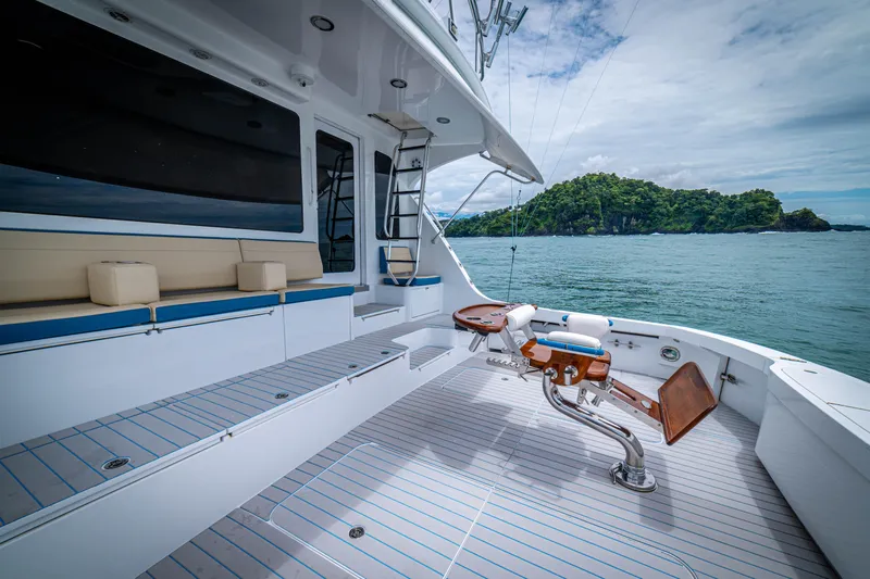 Marlin Clipper Yacht Photos Pics 2005 68' Hatteras Enclosed Bridge Marlin Clipper Cockpit