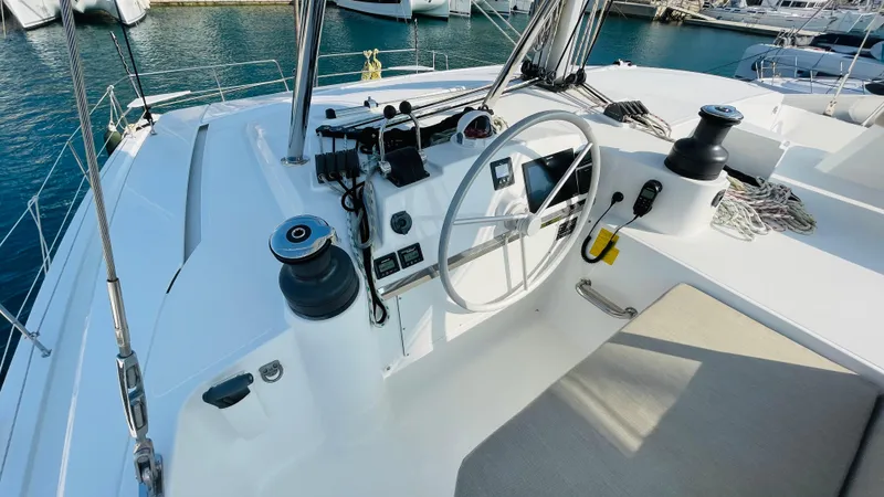  Yacht Photos Pics Steering area of a 2022 Bali 4.4 yacht, featuring modern controls and equipment.