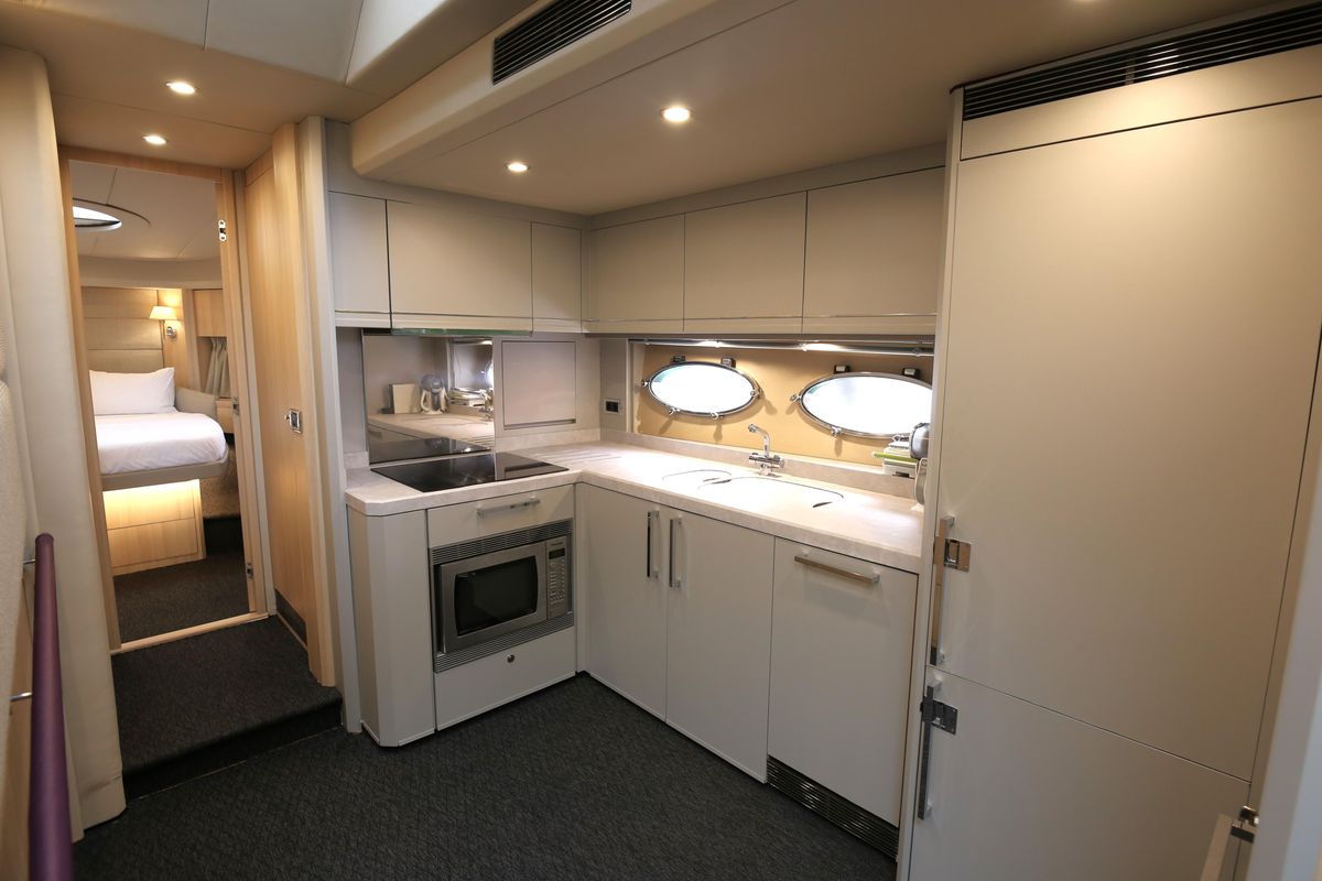 2006 Princess 71 