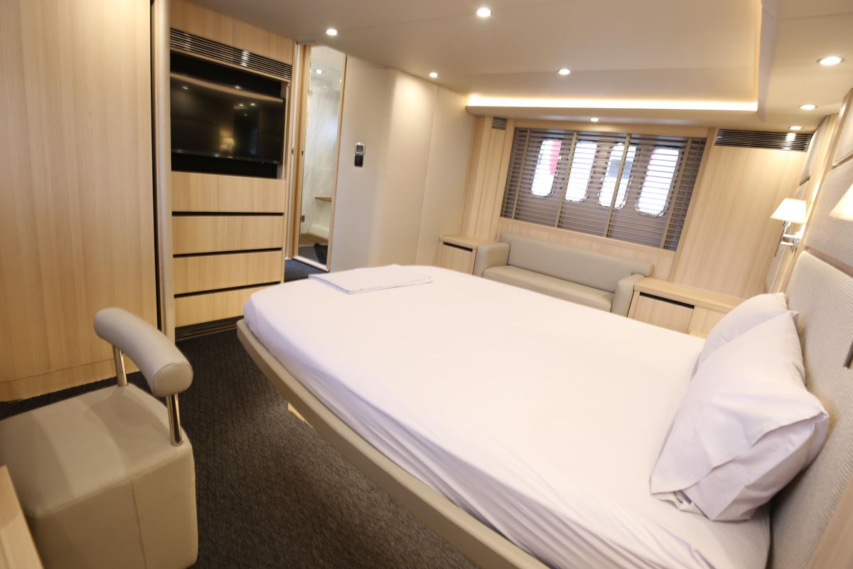 2006 Princess 71 
