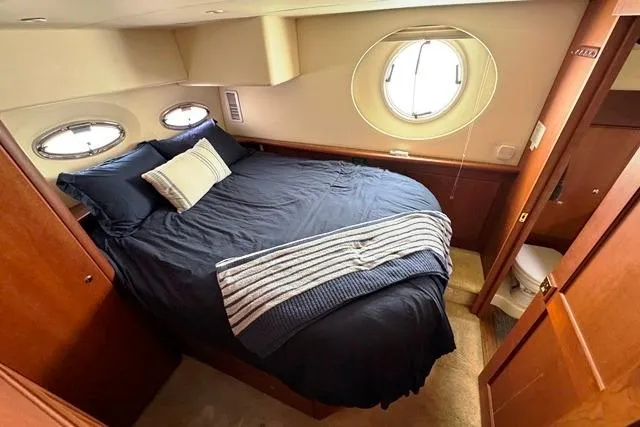  Yacht Photos Pics 2004 Silverton 35 MY Aft Cabin Motoryacht bedroom with portholes and cozy bedding.