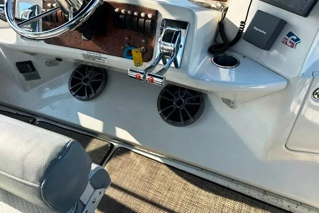  Yacht Photos Pics 2004 Silverton 35 MY Aft Cabin Motoryacht helm with controls and speakers.