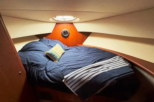  Yacht Photos Pics 2004 Silverton 35 MY Aft Cabin Motoryacht bedroom with cozy bedding and porthole window.