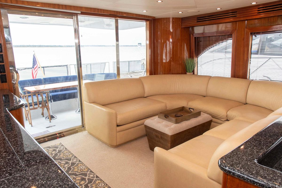 2002 Hatteras 63 