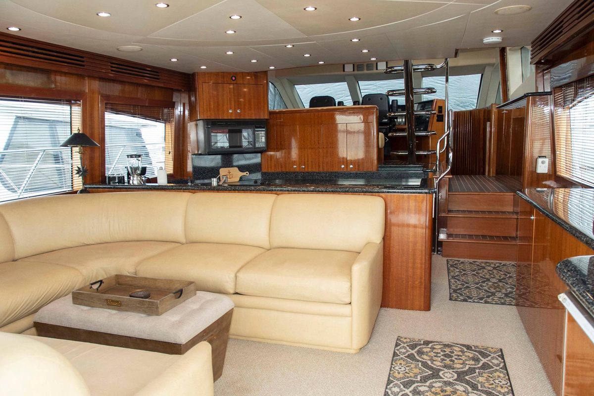 2002 Hatteras 63 