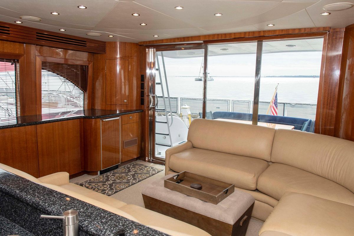 2002 Hatteras 63 