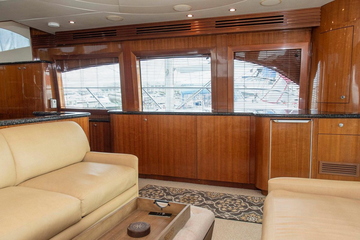 2002 Hatteras 63 