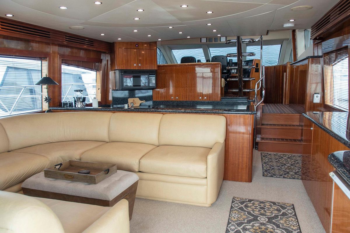 2002 Hatteras 63 