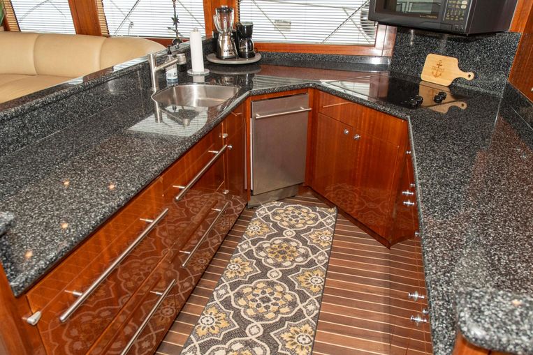 2002-63-hatteras-63-raised-pilothouse-motor-yacht