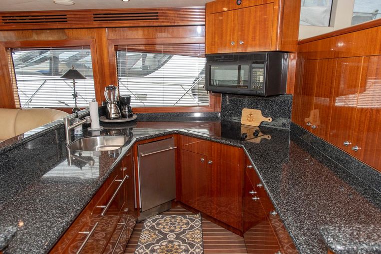 2002-63-hatteras-63-raised-pilothouse-motor-yacht