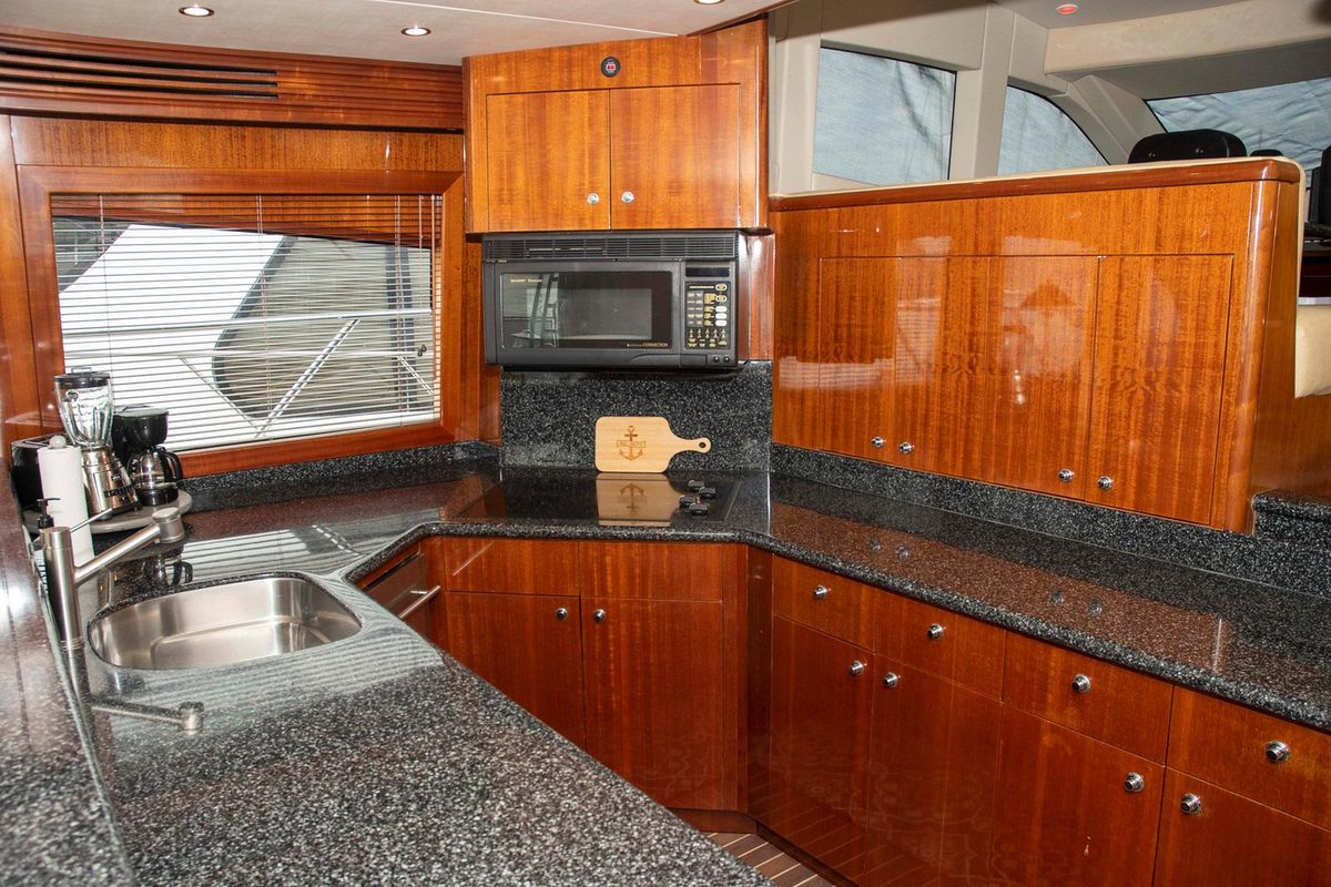 2002 Hatteras 63 