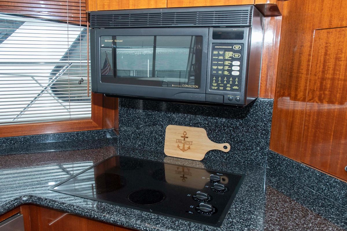 2002 Hatteras 63 