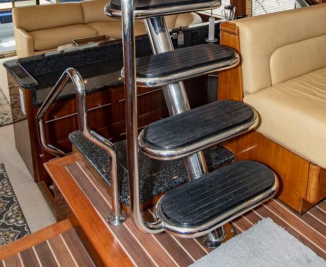 2002 Hatteras 63 