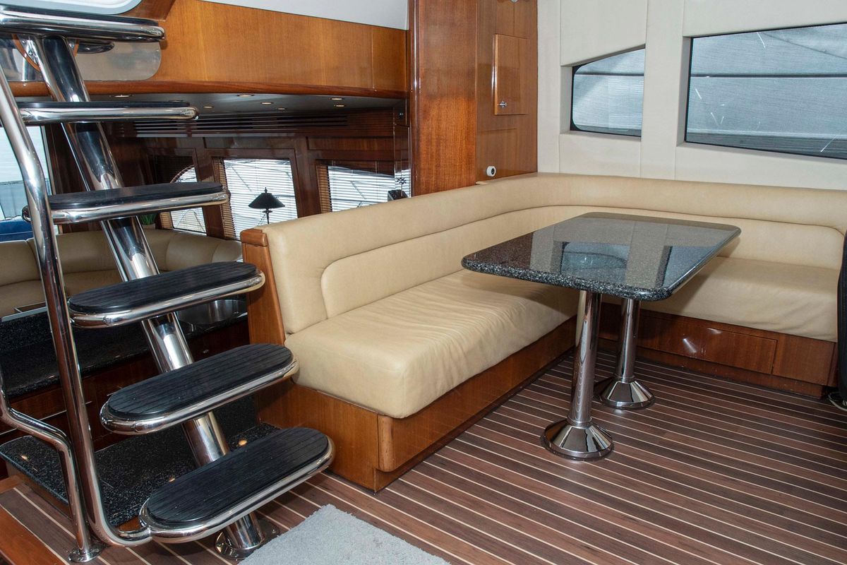 2002 Hatteras 63 