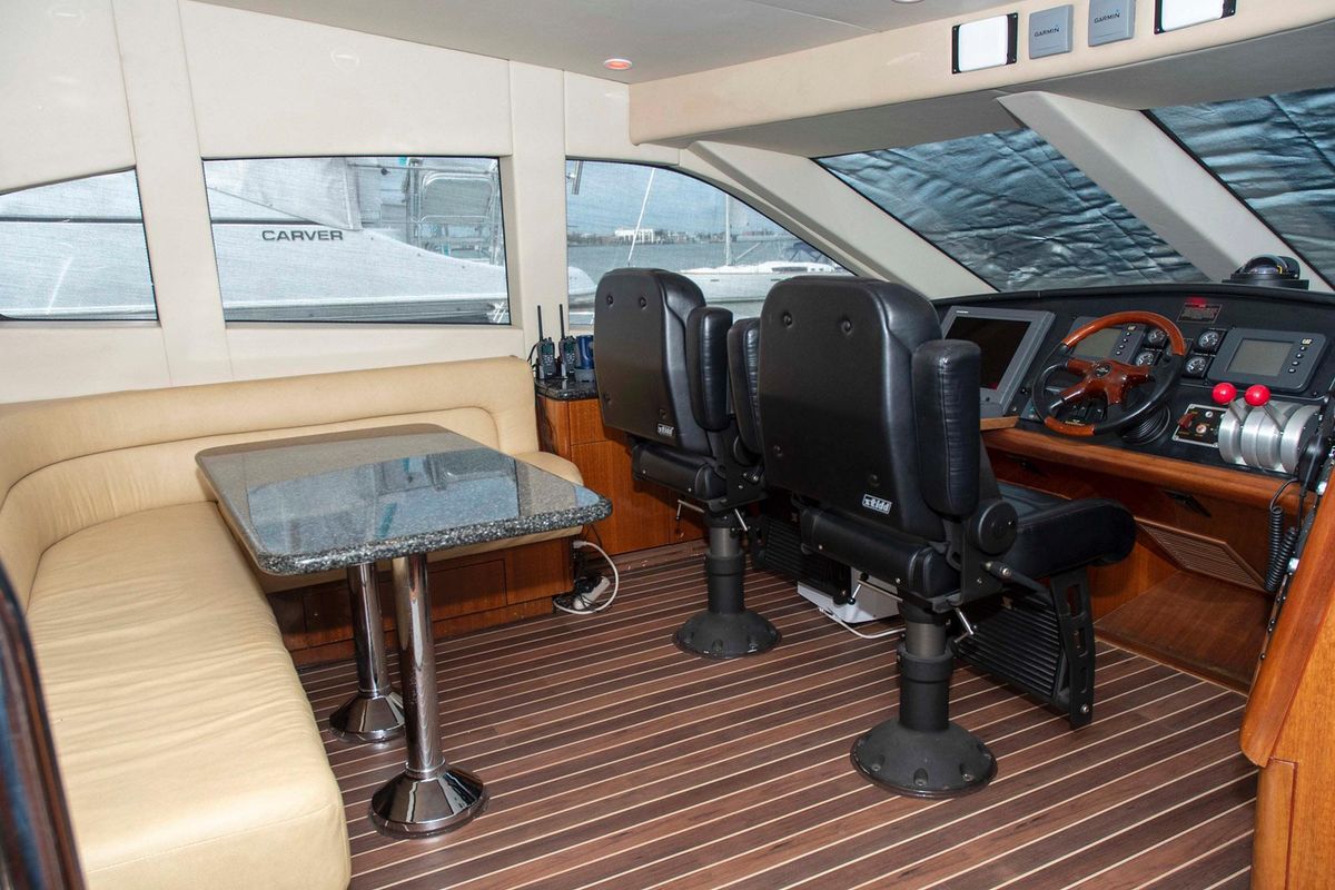 2002 Hatteras 63 
