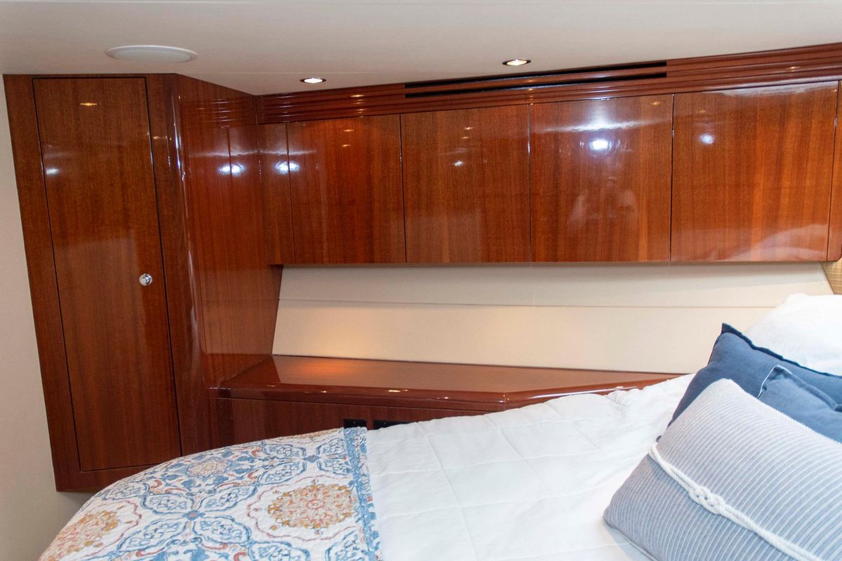 2002 Hatteras 63 