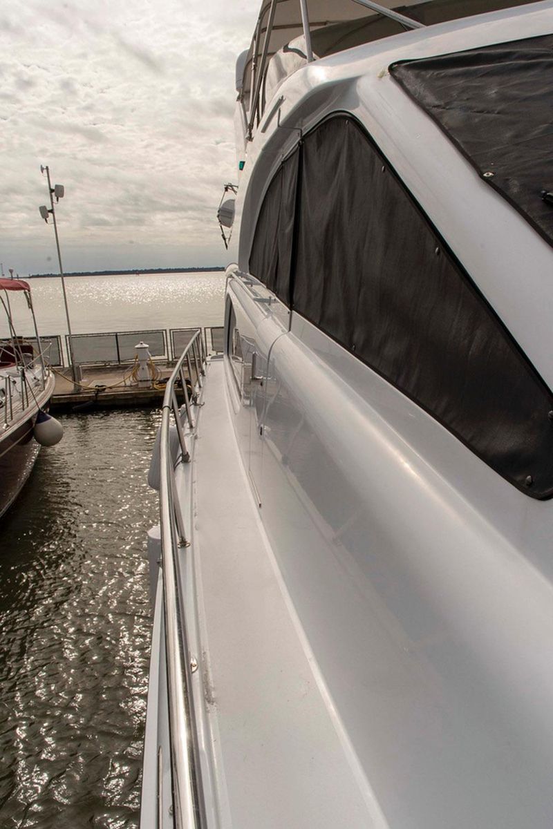 2002 Hatteras 63 