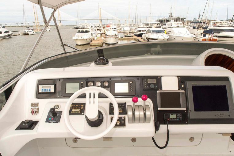 2002-63-hatteras-63-raised-pilothouse-motor-yacht