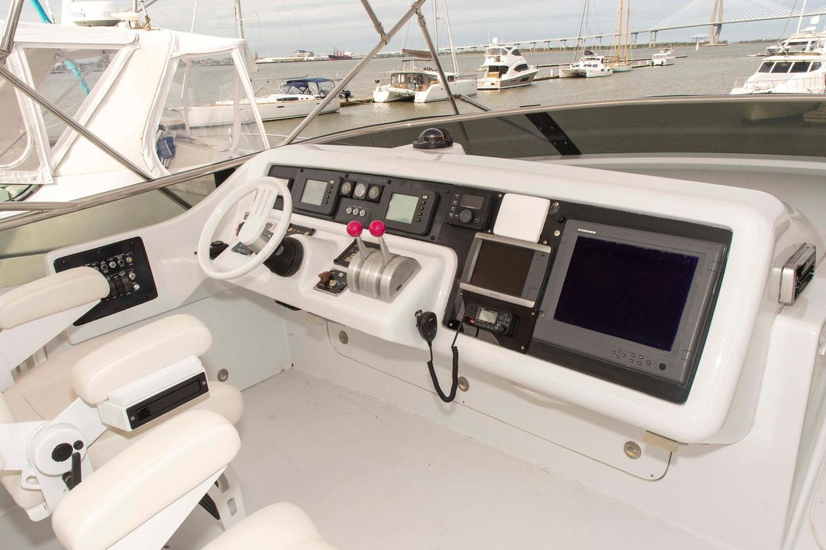 2002 Hatteras 63 