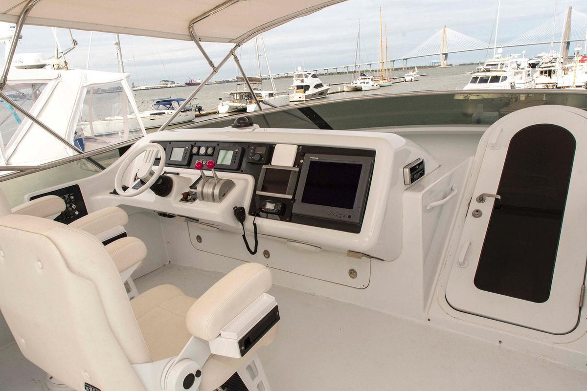 2002 Hatteras 63 