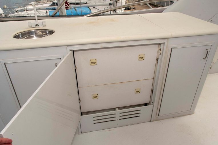 2002-63-hatteras-63-raised-pilothouse-motor-yacht