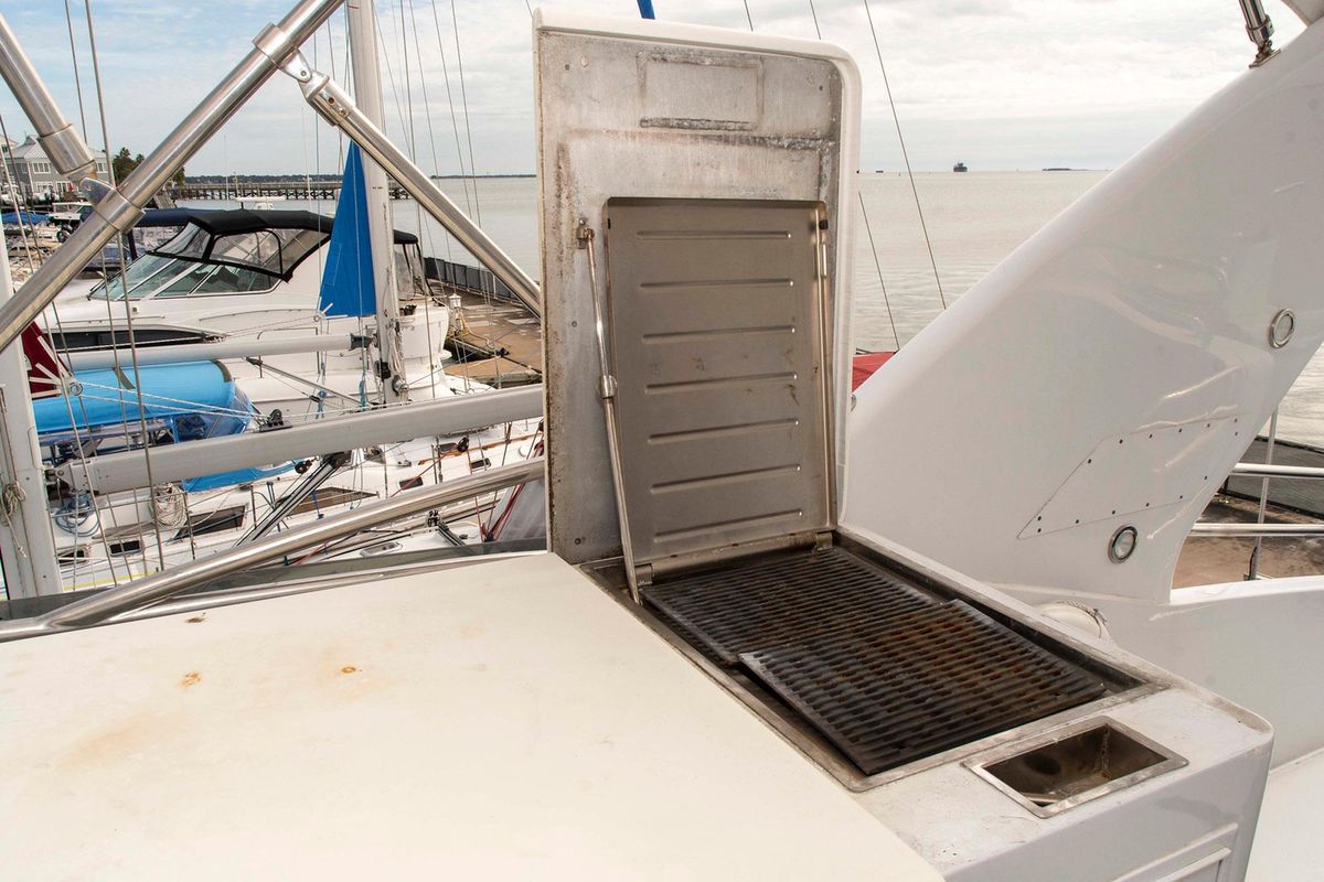 2002 Hatteras 63 