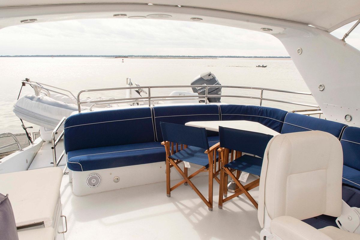 2002 Hatteras 63 