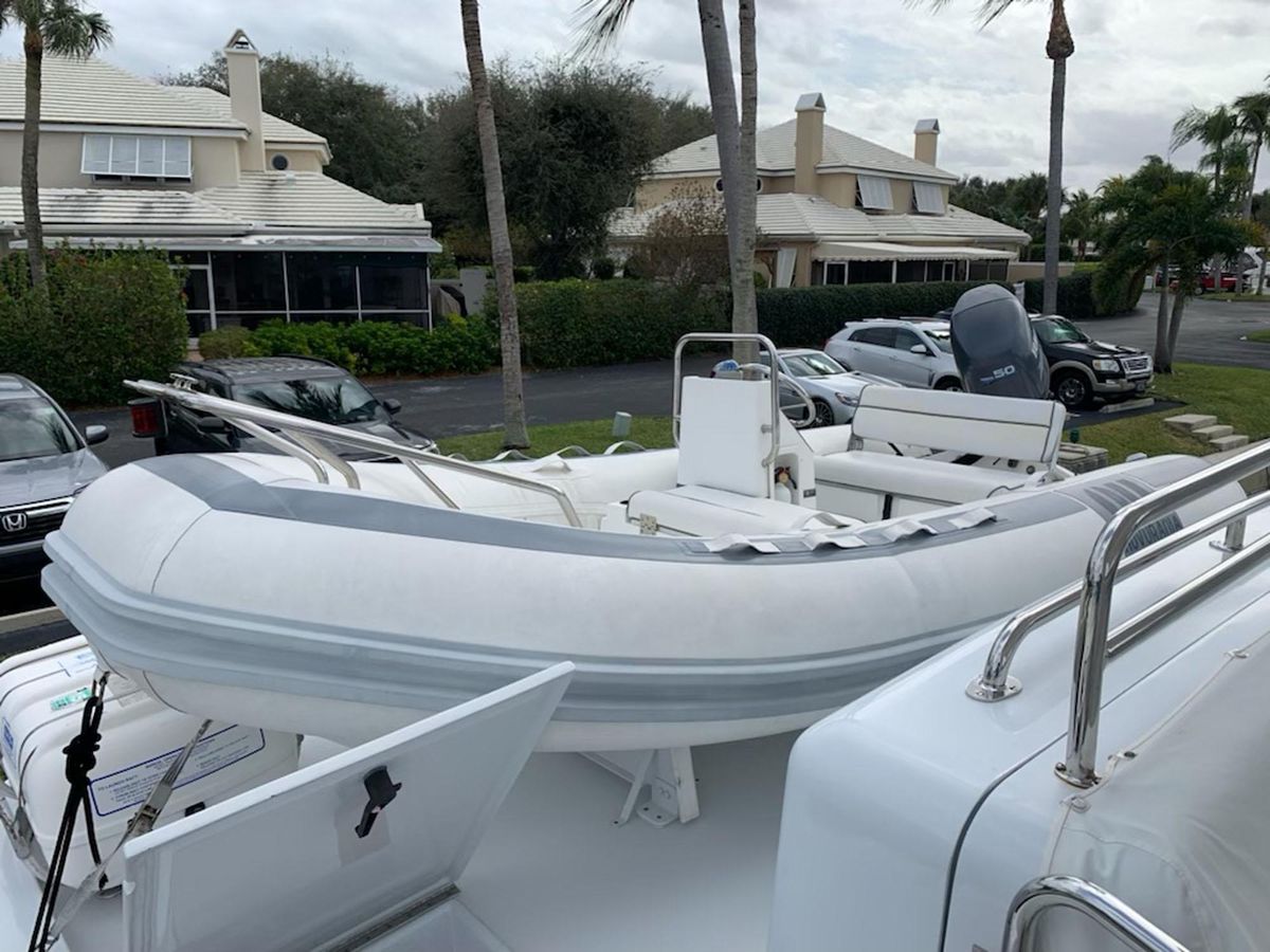 2002 Hatteras 63 