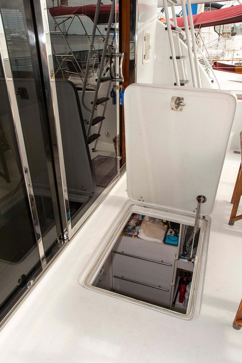2002 Hatteras 63 