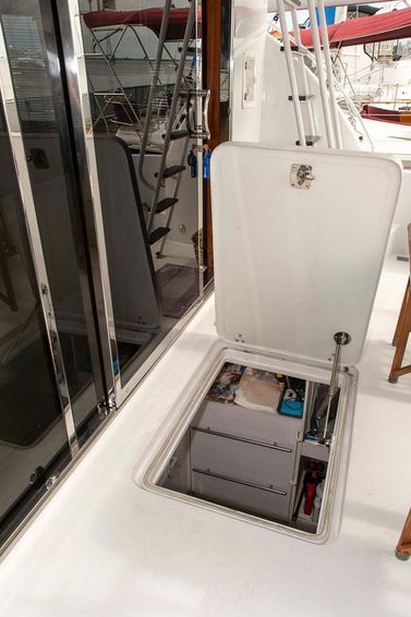 2002-63-hatteras-63-raised-pilothouse-motor-yacht