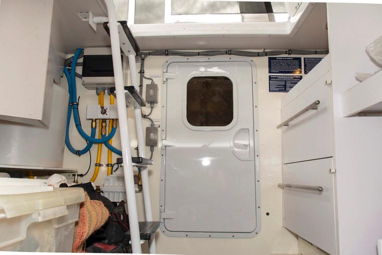 2002-63-hatteras-63-raised-pilothouse-motor-yacht