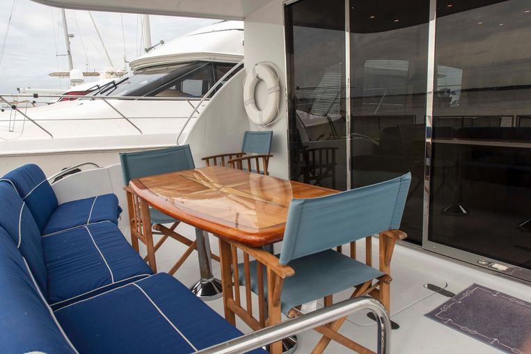 2002-63-hatteras-63-raised-pilothouse-motor-yacht