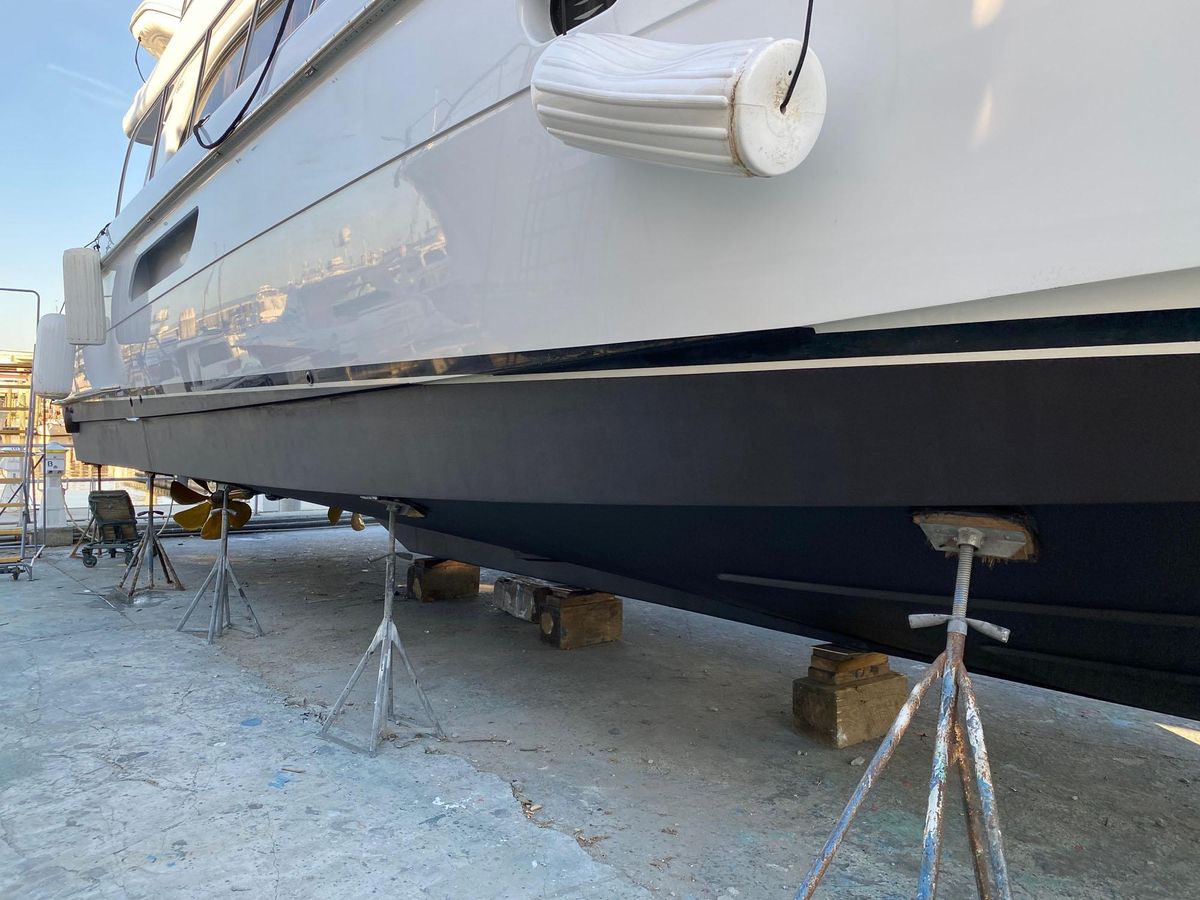 2002 Hatteras 63 